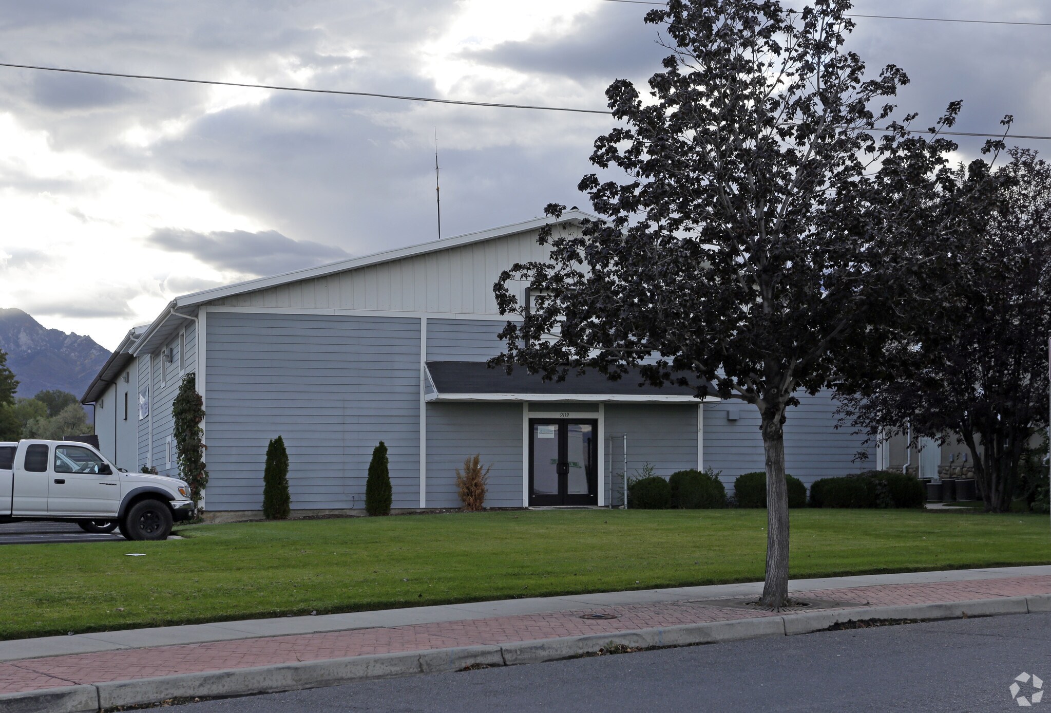 9119 S Monroe Plaza Way, Sandy, UT à louer Photo principale– Image 1 sur 6