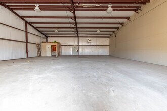 900 Utility Rd, Sanger, TX à louer Photo intérieure– Image 2 sur 3