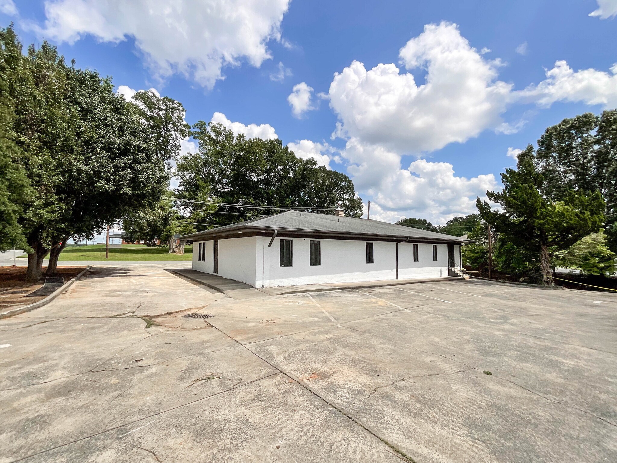 120 E Phifer St, Monroe, NC à vendre Photo de l’immeuble– Image 1 sur 16