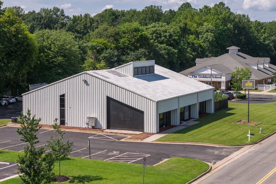 7495 Old Hickory Dr, Mechanicsville, VA à louer - Photo de l’immeuble – Image 3 sur 4