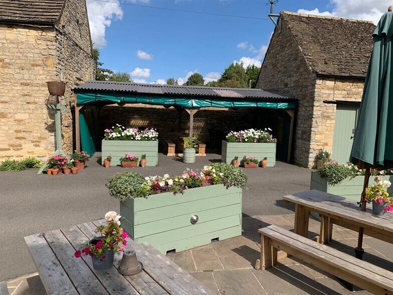 1 Pinfold Ln, Empingham à vendre - Photo de l’immeuble – Image 2 sur 10