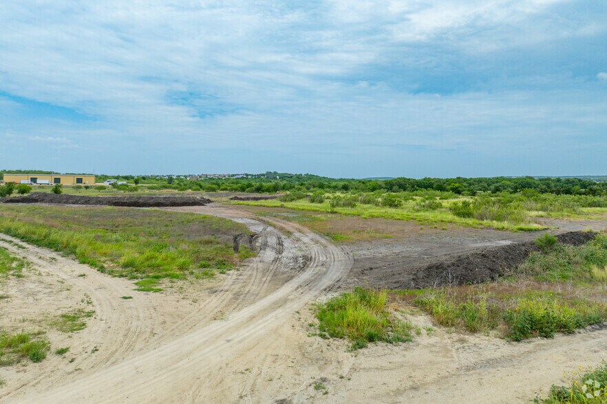 1001 Rohde Road, Kyle, TX à louer - Photo de l’immeuble – Image 2 sur 21