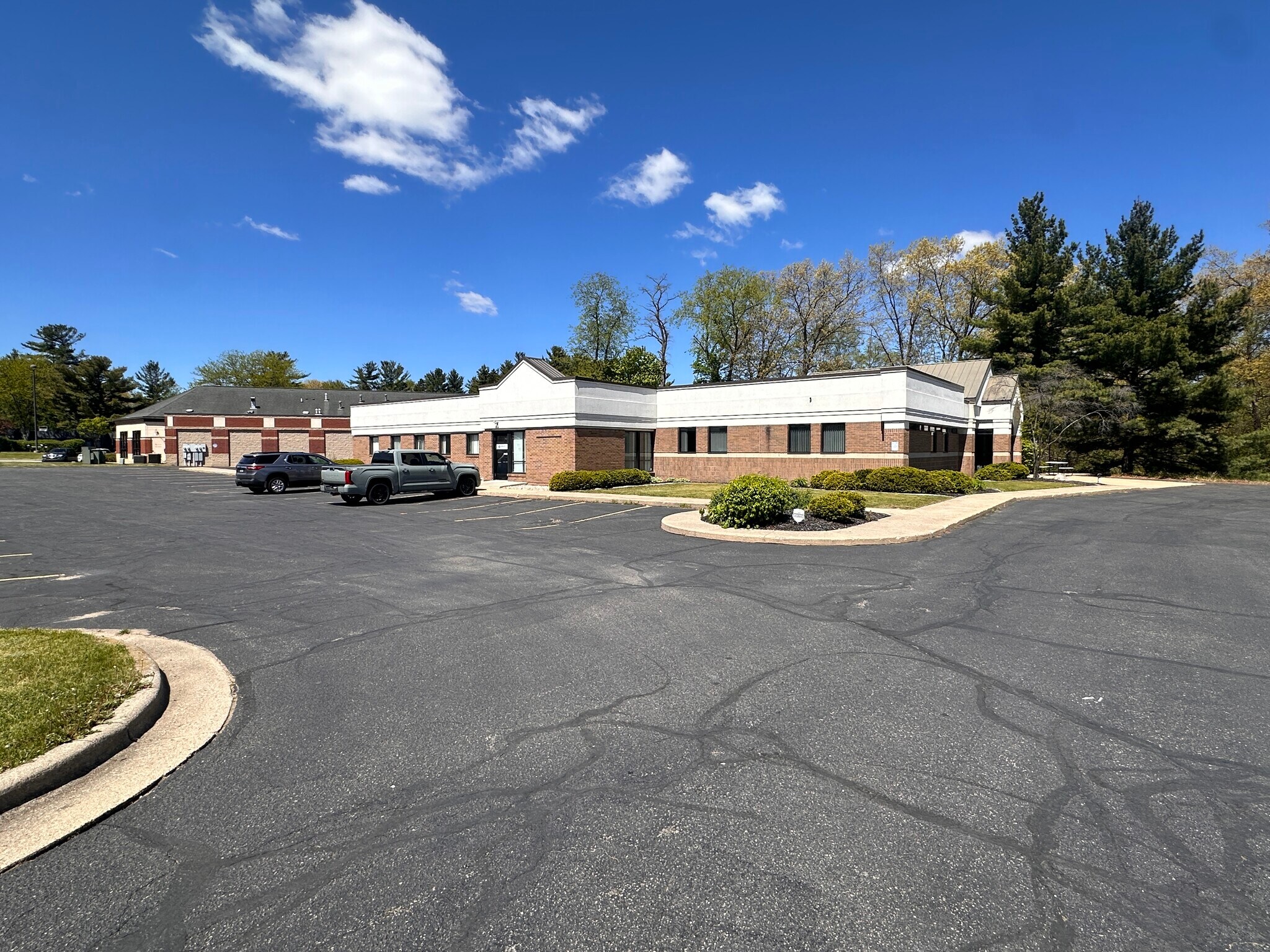 5171 Plainfield Ave NE, Grand Rapids, MI à vendre Photo de l’immeuble– Image 1 sur 37