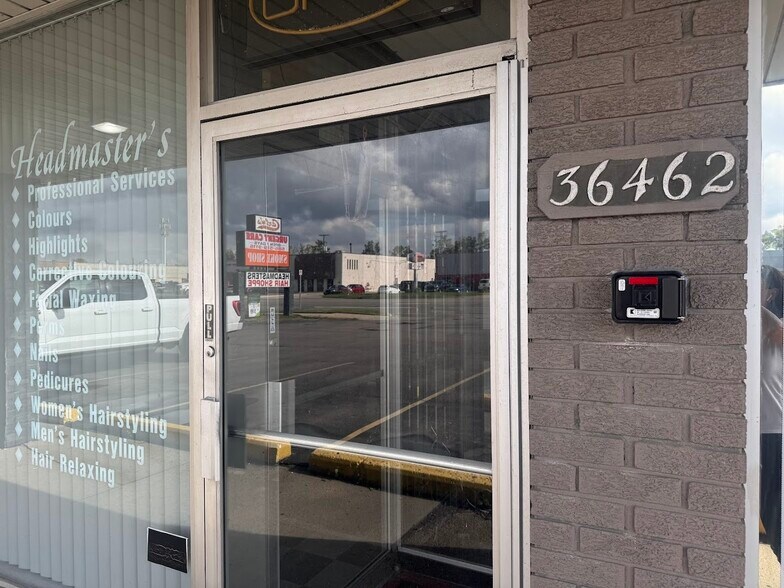 36454-36474 Groesbeck Hwy, Clinton Township, MI à louer - Photo de l’immeuble – Image 3 sur 9