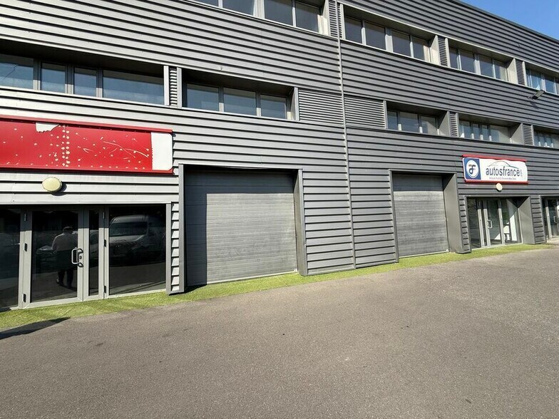 Industriel/Logistique dans Villeneuve La Garenne à louer - Photo de l’immeuble – Image 3 sur 8