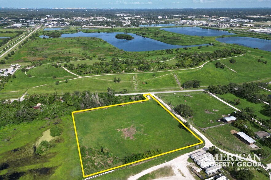 7015 Palmer Blvd, Sarasota, FL à louer - Photo de l’immeuble – Image 1 sur 3