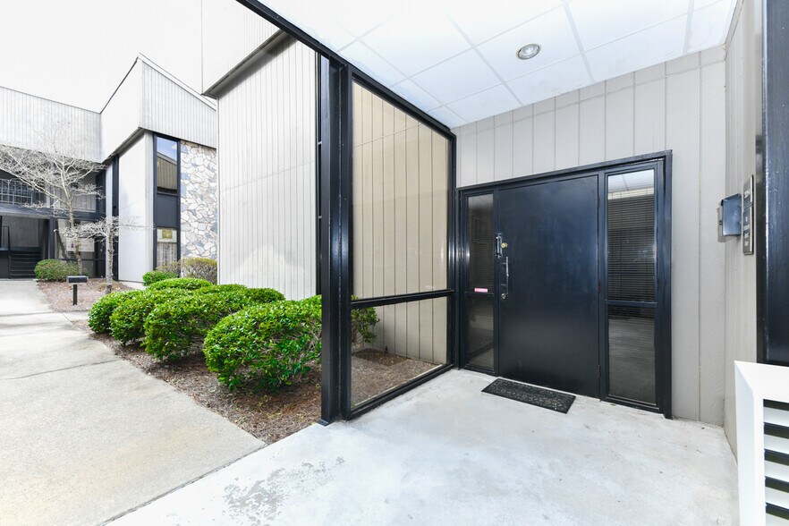 3721 W Market St, Greensboro, NC à vendre - Photo de l’immeuble – Image 2 sur 3