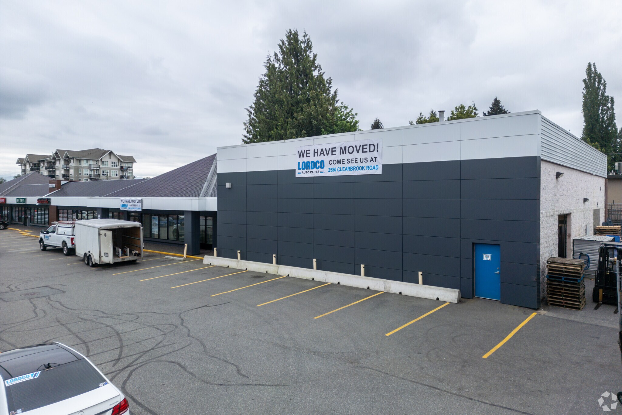 33324 S Fraser Way, Abbotsford, BC à louer Photo principale– Image 1 sur 4