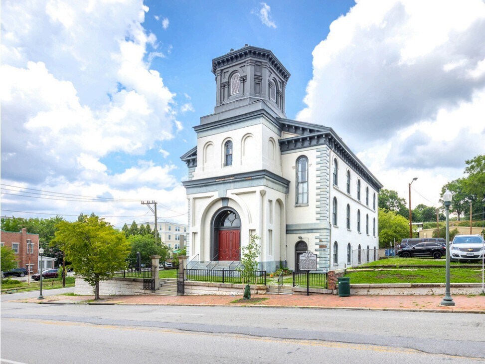 2000 E Broad St, Richmond, VA à vendre Photo principale– Image 1 sur 15