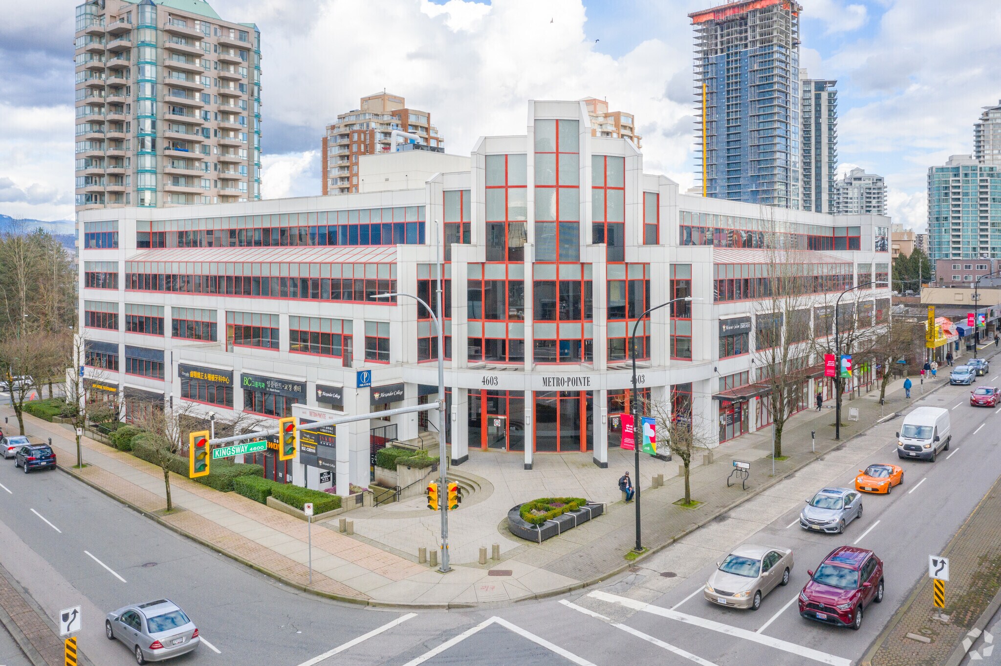 4603 Kingsway, Burnaby, BC à louer Photo principale– Image 1 sur 8