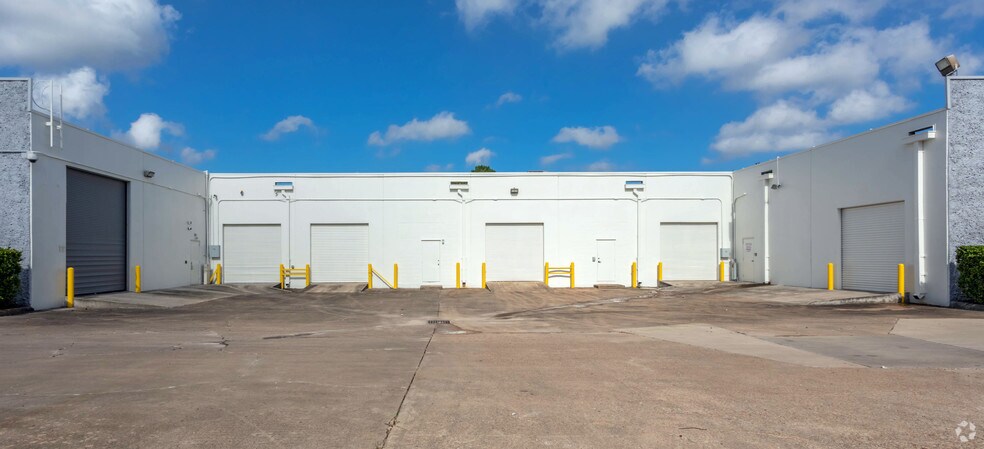 2748-2758 Bingle Rd, Houston, TX à louer - Photo de l’immeuble – Image 3 sur 9