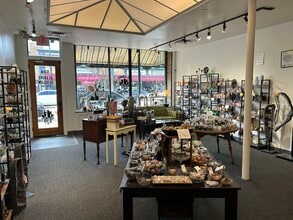 518-534 N Milwaukee Ave, Libertyville, IL à louer Photo intérieure– Image 1 sur 3