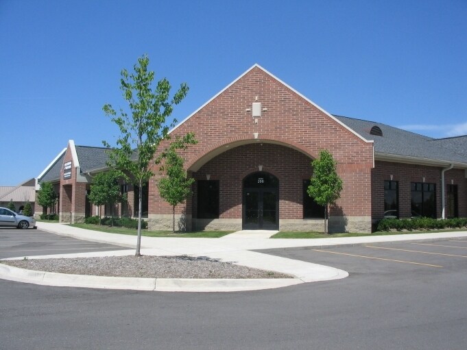 5958 N Canton Center Rd, Canton Township, MI à louer - Photo de l’immeuble – Image 3 sur 17
