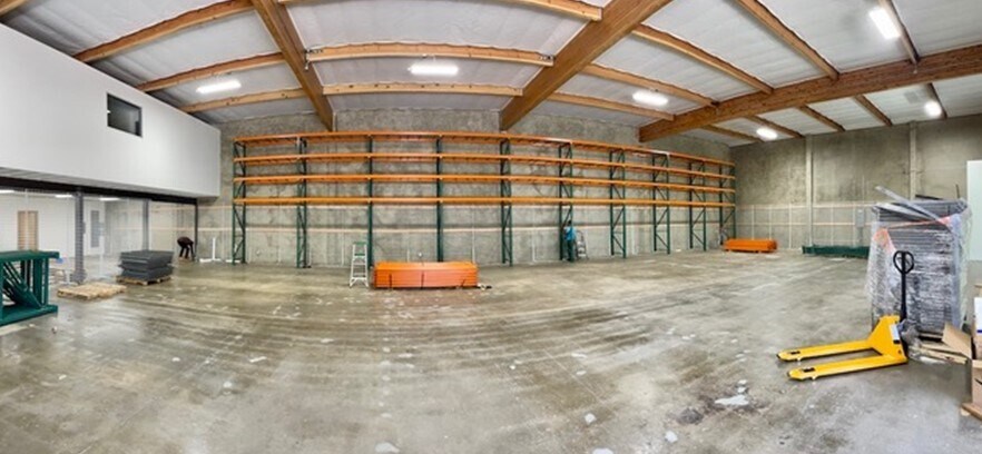 18320-18330 Oxnard St, Tarzana, CA à louer - Photo de l’immeuble – Image 2 sur 23