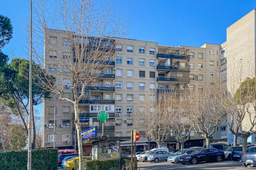 Calle Sierra de Alcubierre, 12, Alcorcón, Madrid à vendre - Photo de l’immeuble – Image 2 sur 2