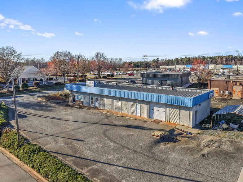 111 Angela Dr, King, NC à vendre - Photo de l’immeuble – Image 2 sur 25