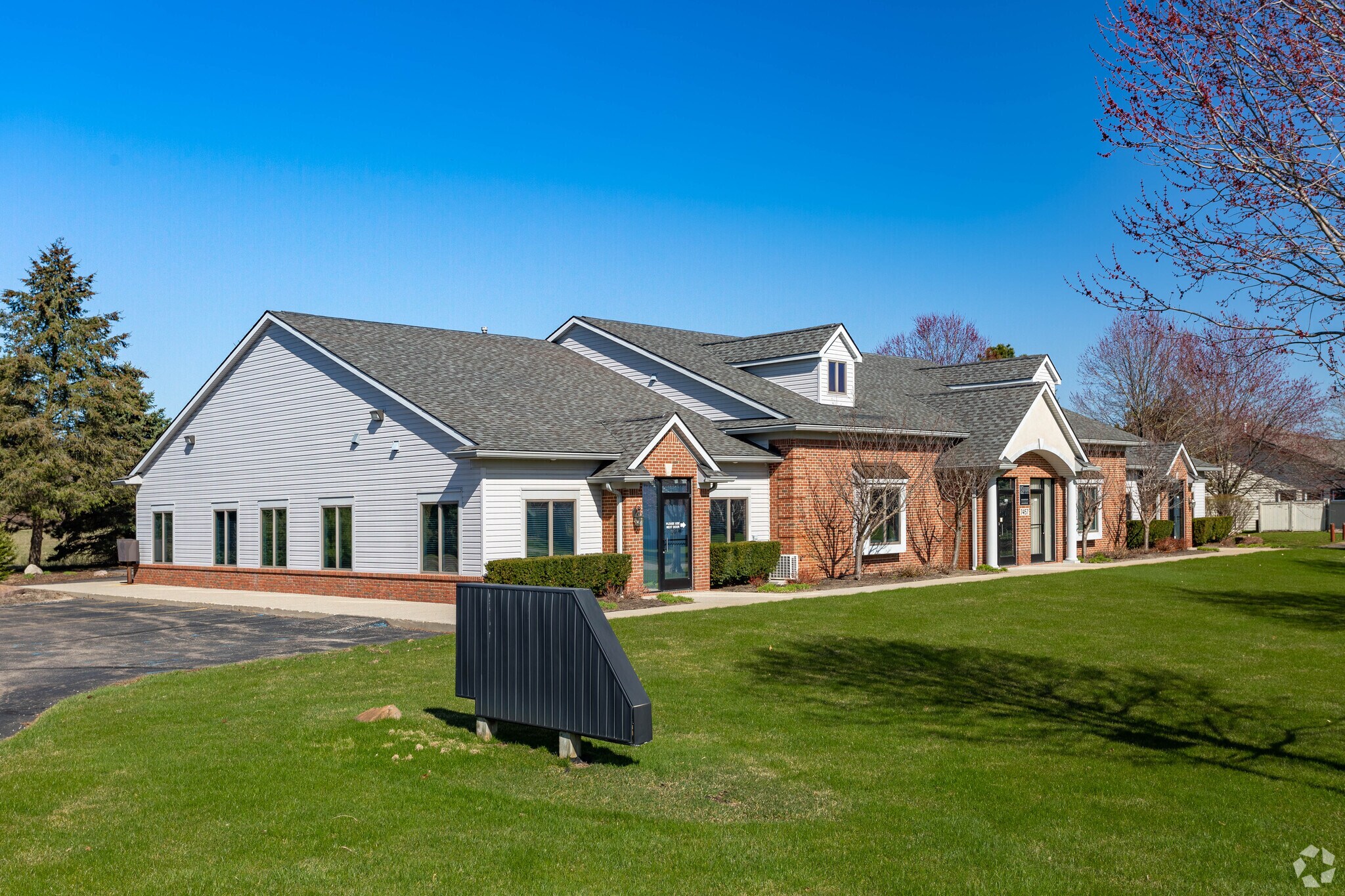 7457 M E Cad Blvd, Village of Clarkston, MI à louer Photo principale– Image 1 sur 17