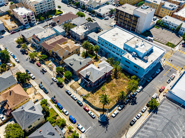 1316 Linwood Ave, Los Angeles, CA à vendre - Photo de l’immeuble – Image 3 sur 5