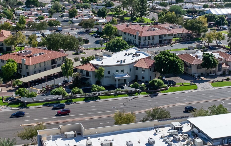 6613 N Scottsdale Rd, Scottsdale, AZ à vendre - Photo de l’immeuble – Image 1 sur 8