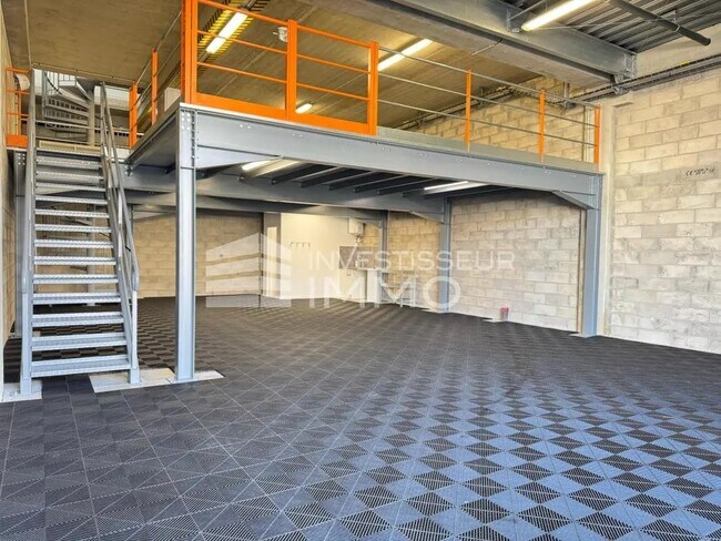 Plus de détails pour Local d'activités à louer