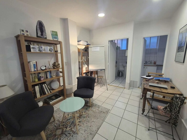 Local commercial dans Paris à louer - Photo intérieure – Image 1 sur 4