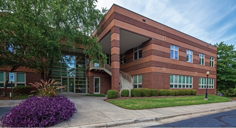 1504 E Franklin St, Chapel Hill, NC à vendre Photo principale– Image 1 sur 12