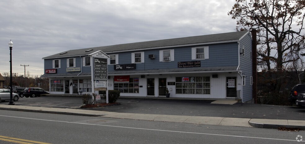 697 Main St, Holden, MA à louer - Photo de l’immeuble – Image 1 sur 8