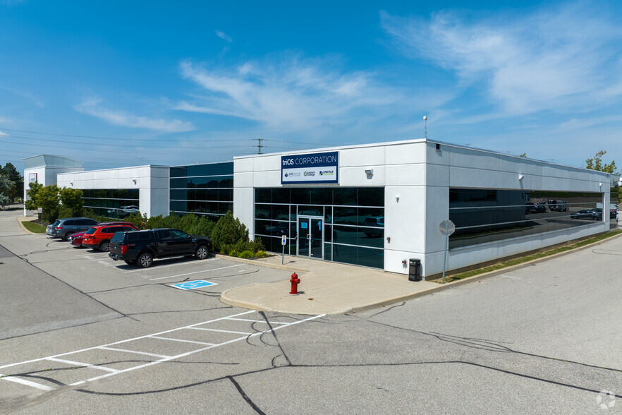 2360 Meadowpine Blvd, Mississauga, ON à louer - Photo de l’immeuble – Image 2 sur 5