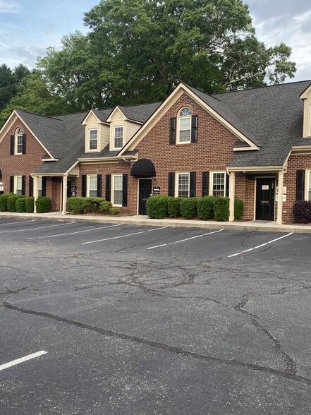 2018 Fort Bragg Rd, Fayetteville, NC à louer - Photo de l’immeuble – Image 2 sur 3
