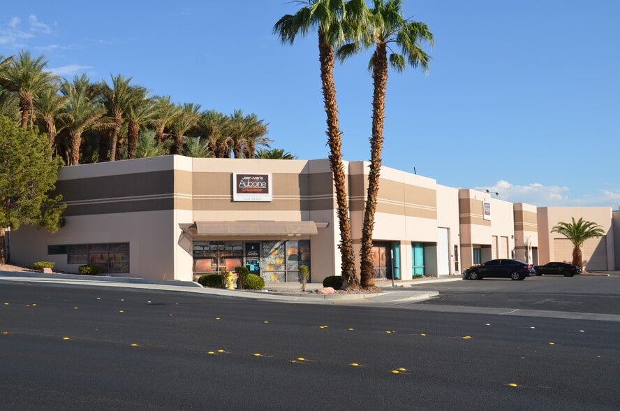 4780 W Harmon Ave, Las Vegas, NV à louer - Photo de l’immeuble – Image 3 sur 6