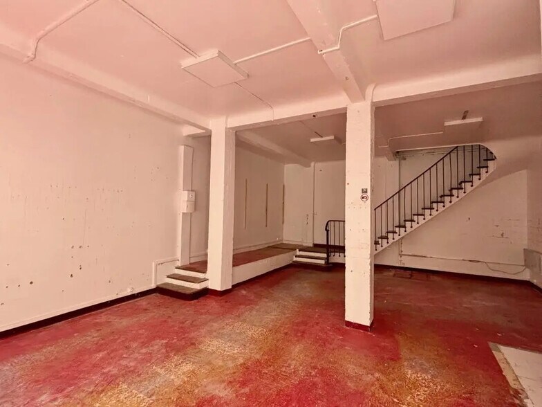 Local commercial dans Paris à louer - Photo de l’immeuble – Image 2 sur 8