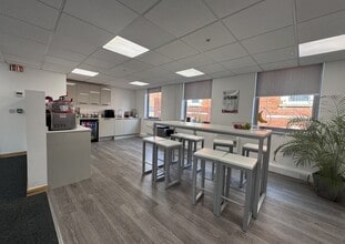 49 Mill St, Bedford à louer Photo intérieure– Image 2 sur 3