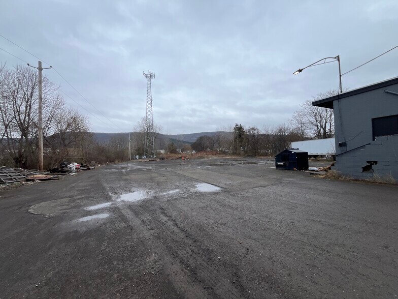 1510 Grand Central Ave, Elmira, NY à vendre - Photo de l’immeuble – Image 3 sur 16