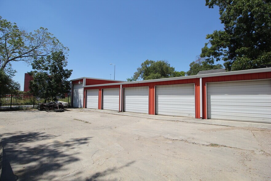 2736 Fennell St, Houston, TX à louer - Photo principale – Image 1 sur 4