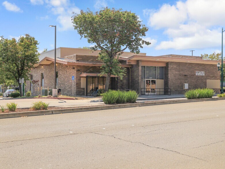 26801 Mission Blvd, Hayward, CA à louer - Photo de l’immeuble – Image 1 sur 14