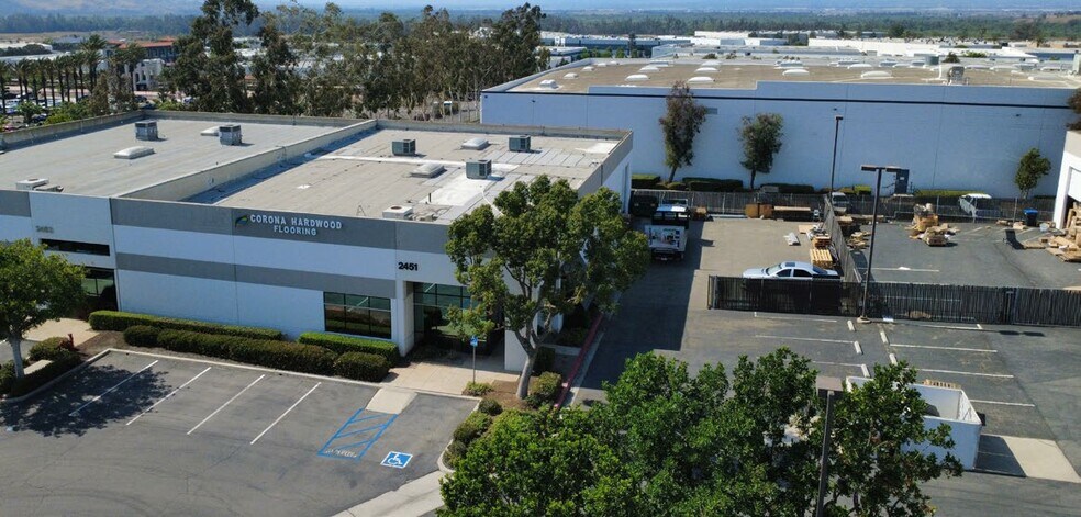 2451 Pomona Rd, Corona, CA à vendre - Photo de l’immeuble – Image 3 sur 10
