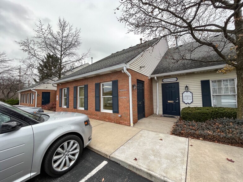 33399 Walker Rd, Avon Lake, OH à louer - Photo de l’immeuble – Image 2 sur 21