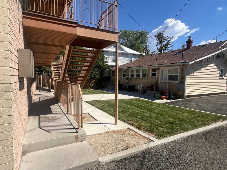 357 Roberts St, Reno, NV à vendre - Photo de l’immeuble – Image 2 sur 34