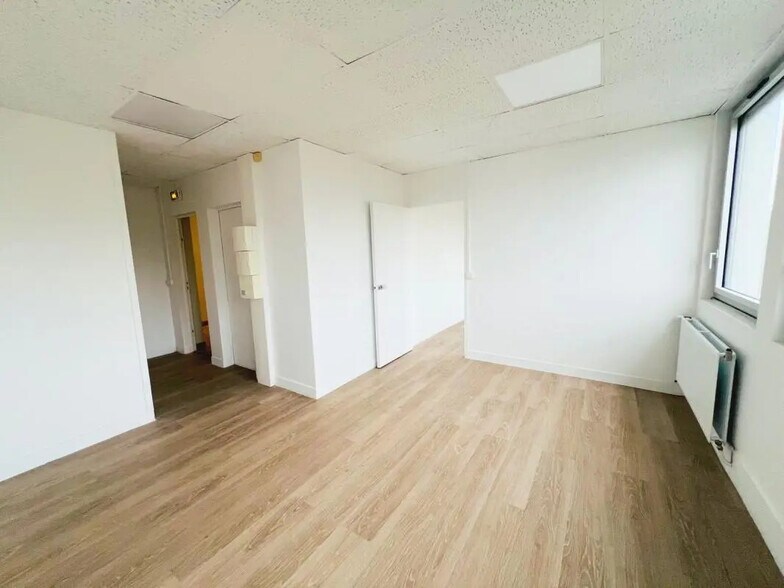 Bureau dans Le Chesnay-Rocquencourt à louer - Photo de l’immeuble – Image 3 sur 12