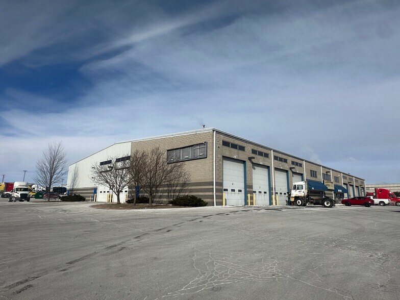3360 Spirit Way, Green Bay, WI à louer - Photo principale – Image 1 sur 2