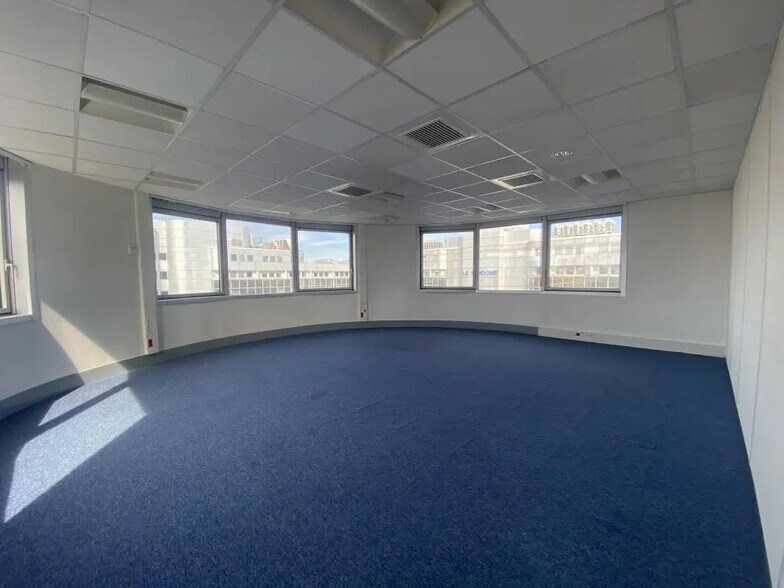 12 Rue Du Centre, Noisy-le-Grand à louer - Photo de l’immeuble – Image 2 sur 11