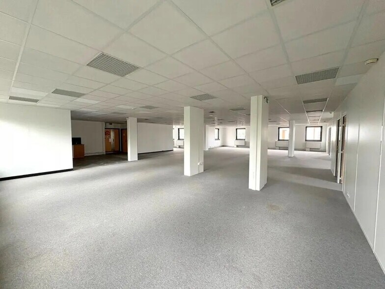 Bureau dans Le Pecq à vendre - Photo de l’immeuble – Image 2 sur 9