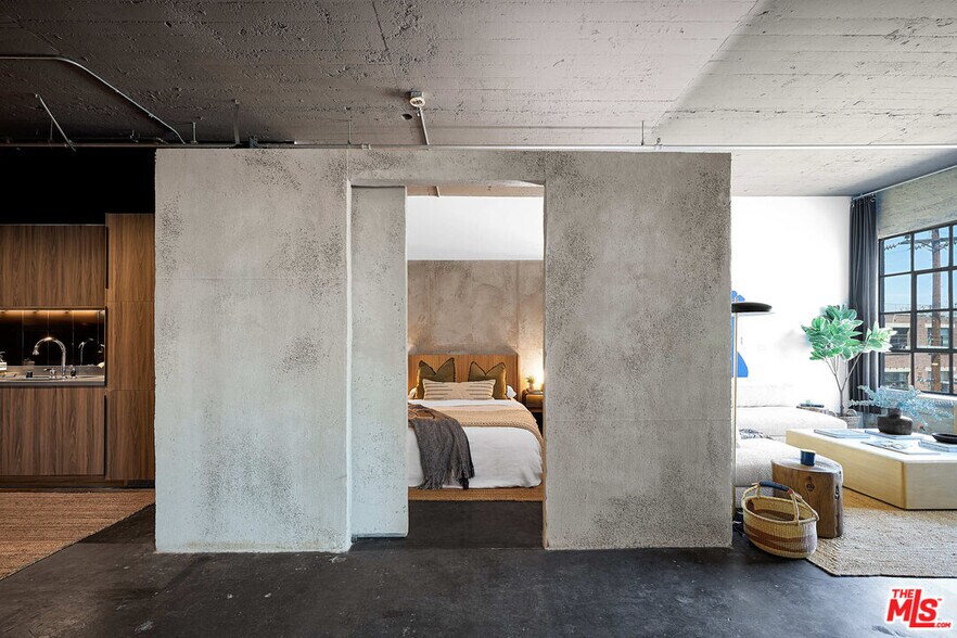 1855 Industrial St, Los Angeles, CA à vendre - Photo de l’immeuble – Image 2 sur 24