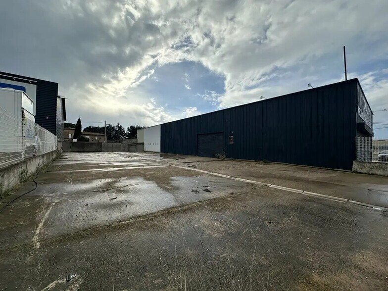 Local commercial dans Port-de-Bouc à vendre - Photo de l’immeuble – Image 3 sur 12