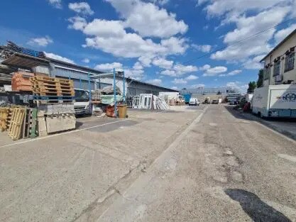 Industriel/Logistique dans Carrières-sur-Seine à louer - Photo de l’immeuble – Image 1 sur 7