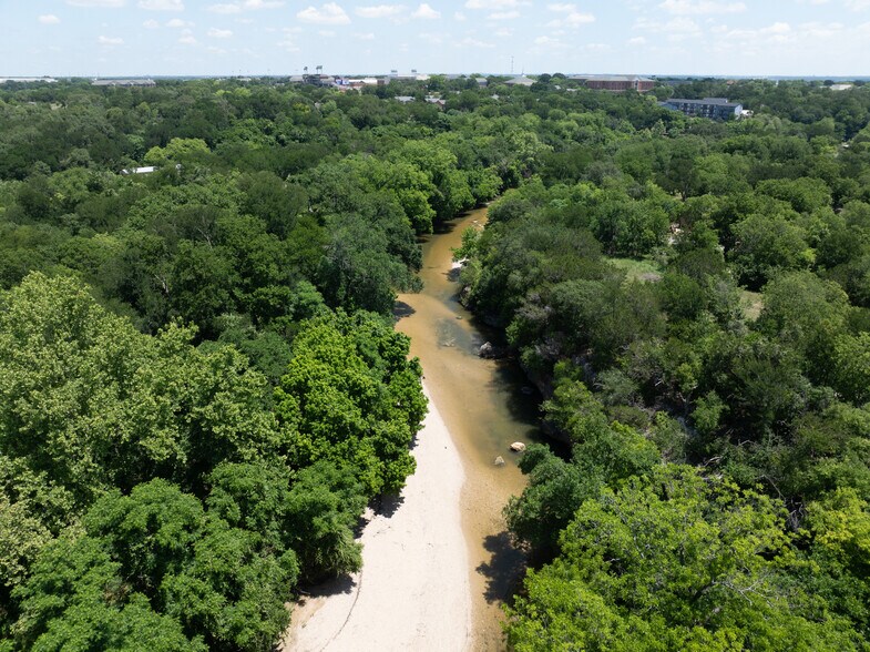 704 W 2nd Ave, Belton, TX à vendre - Photo de l’immeuble – Image 3 sur 9