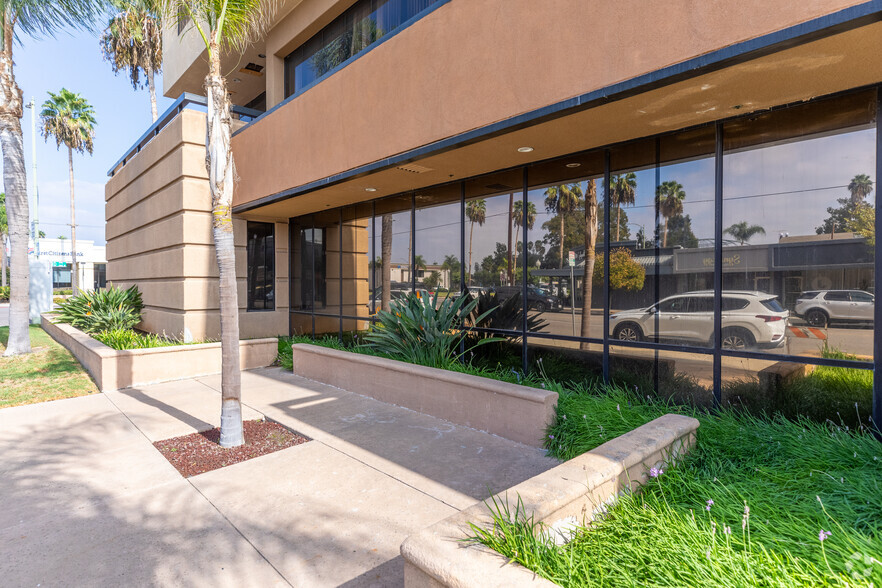 355 W Grand Ave, Escondido, CA à louer - Photo de l’immeuble – Image 2 sur 5