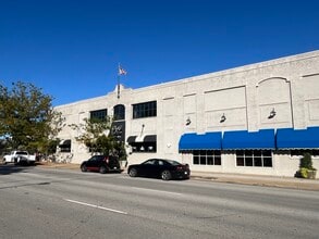 701 S Broadway St, Akron, OH à louer Photo intérieure– Image 1 sur 5