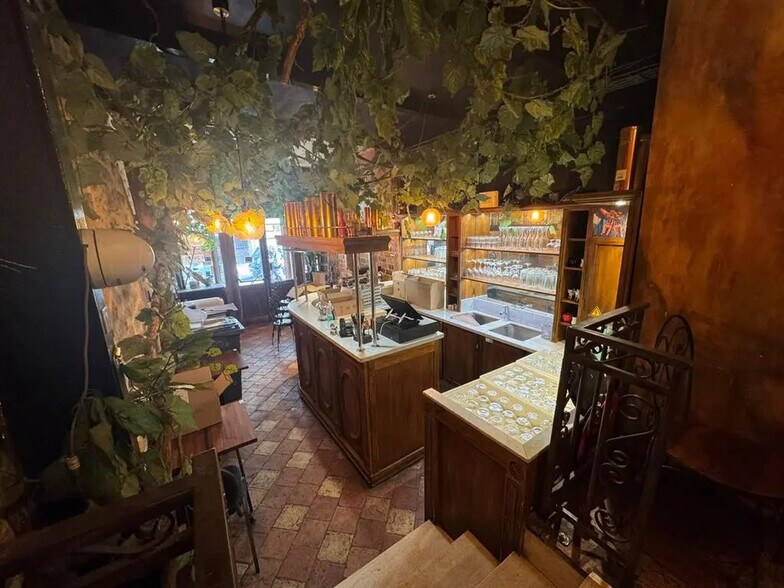 Local commercial dans Paris à louer - Photo de l’immeuble – Image 3 sur 8