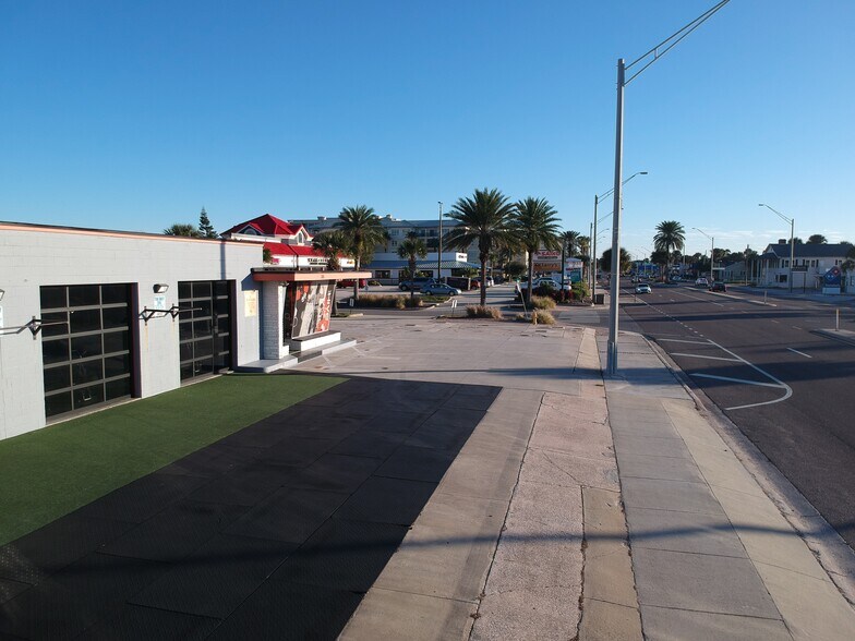 705 3rd St N, Jacksonville Beach, FL à vendre - Photo de l’immeuble – Image 2 sur 15